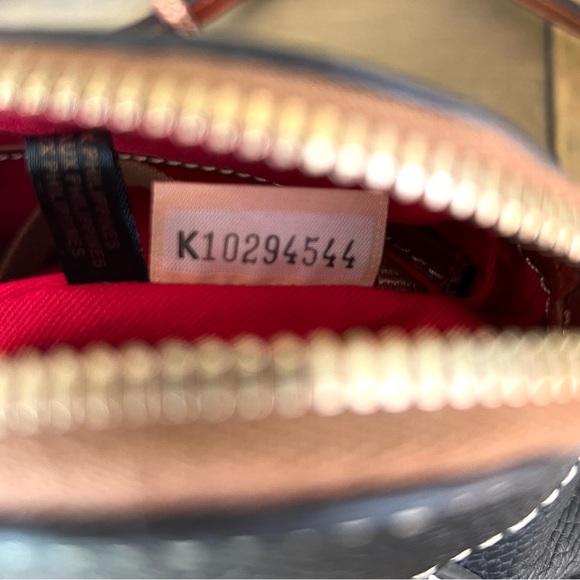 NWOT Dooney & Bourke Cameron Bag with Adjustable D&B Leather Shoulder Strap - Picture 7 of 11